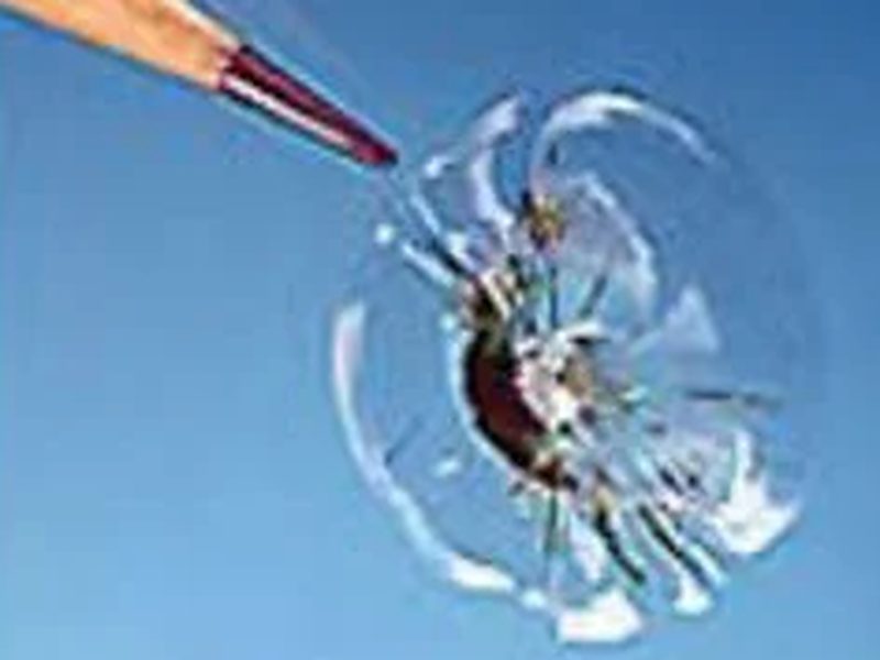 Antes: impacto circular tipo olho de boi no para-brisa